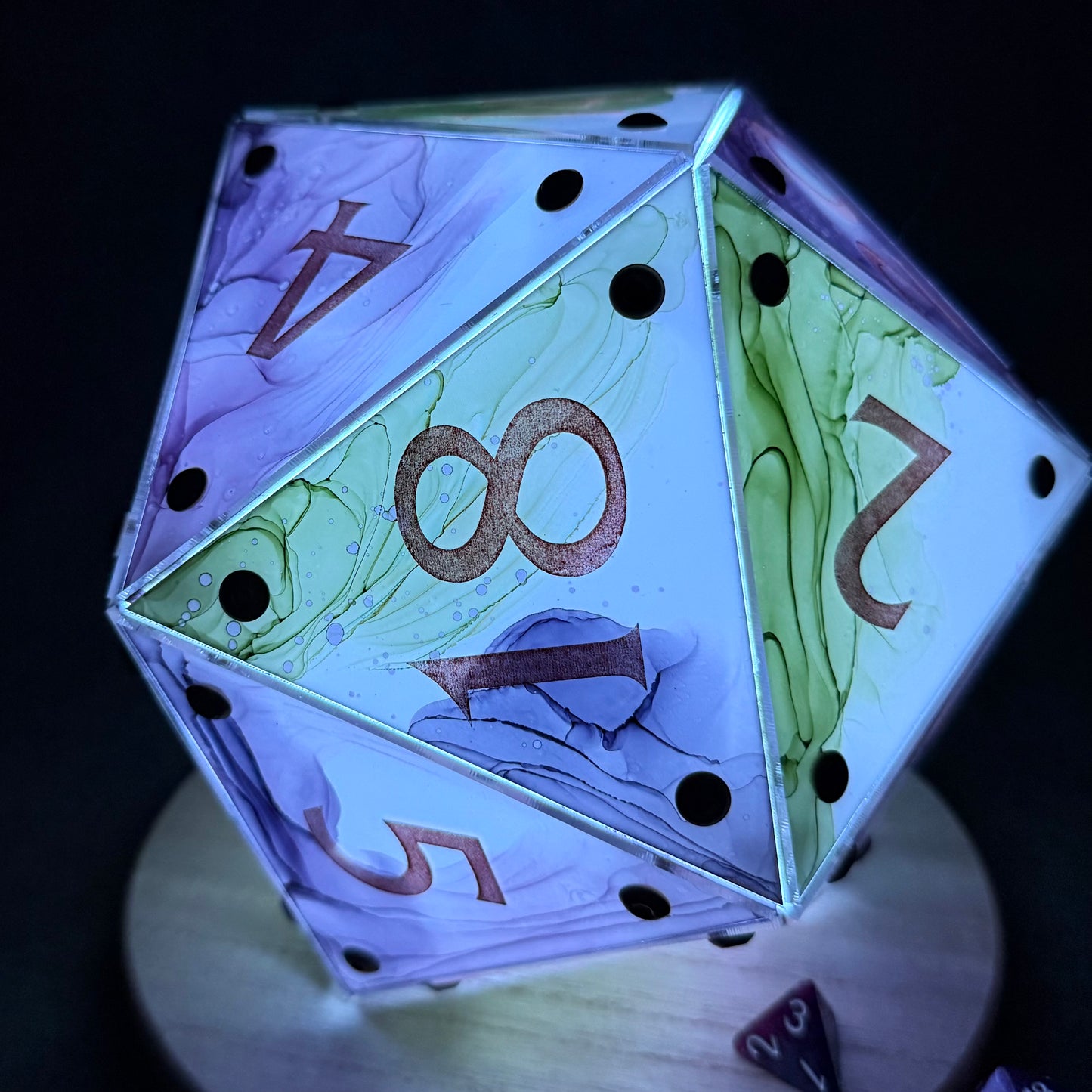 Circle of Dreams: A Handpainted D20 Driftglobe Lamp