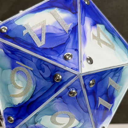 Zephyr: A Handpainted D20 Driftglobe Lamp