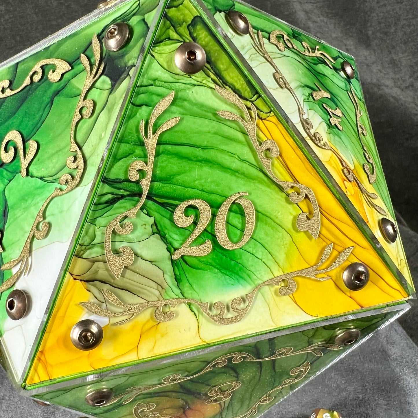 Entangle: A Handpainted D20 Driftglobe Lamp