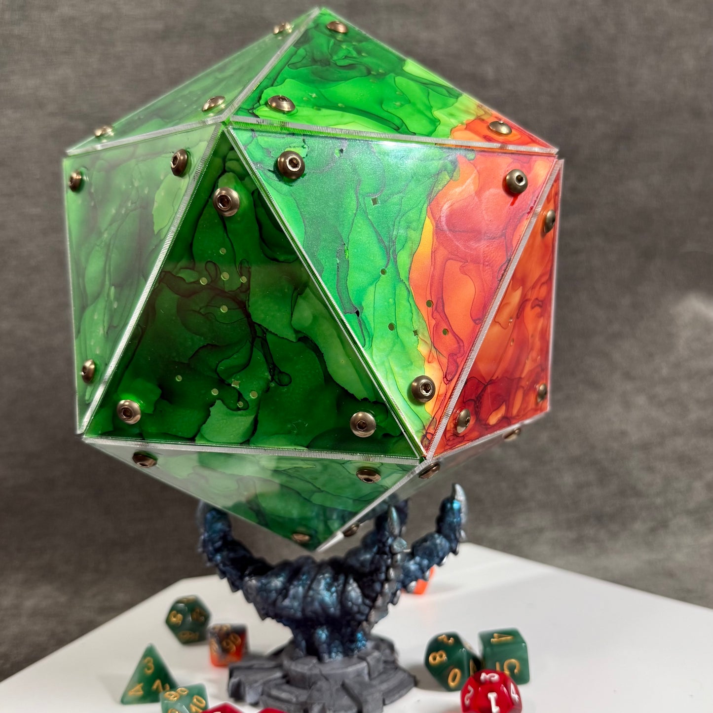 Amaze: A Handpainted Driftglobe Lamp