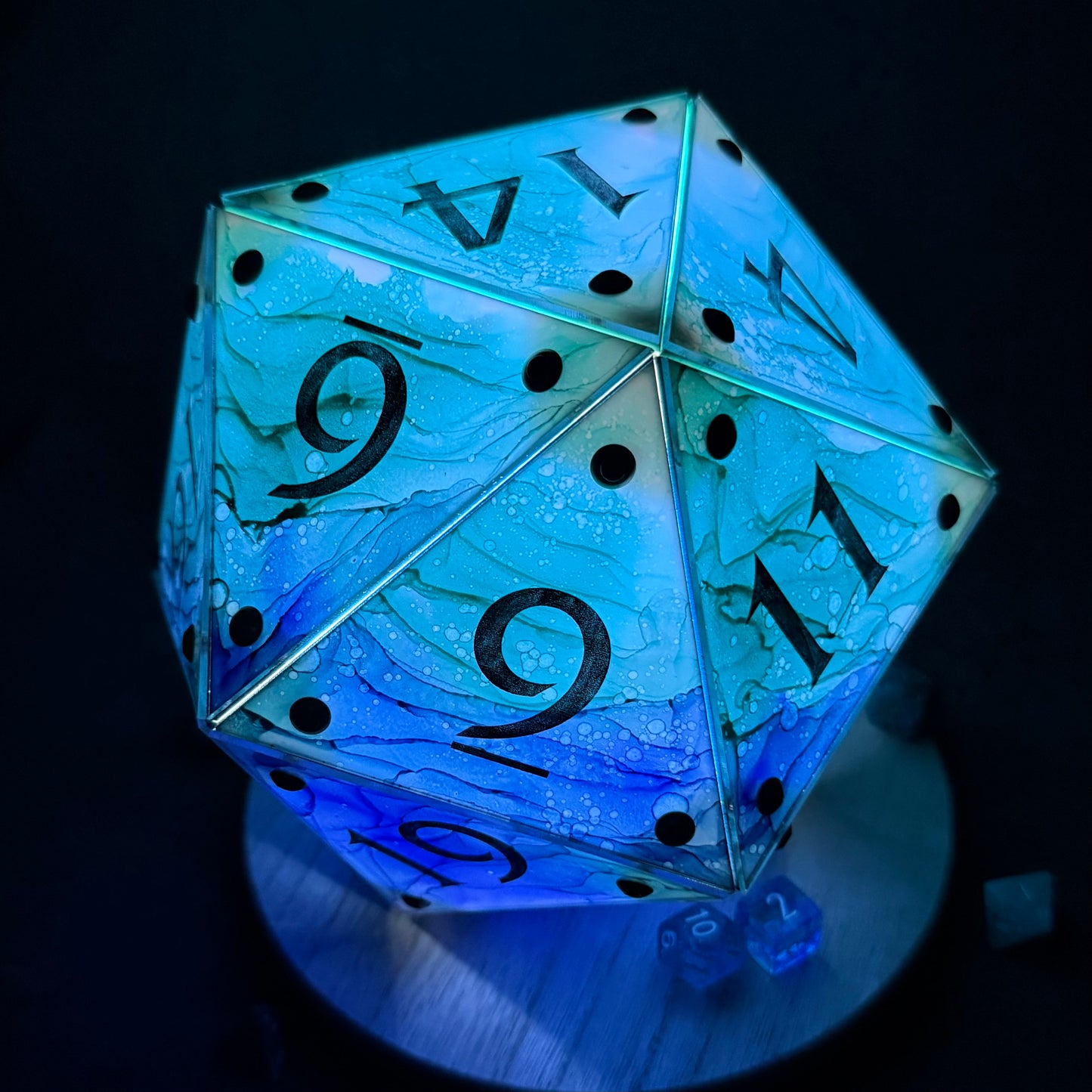 Circle of the Sea: A Handpainted D20 Driftglobe Lamp