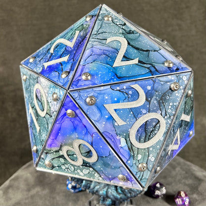 Starry Form : A Handpainted D20 Driftglobe Lamp