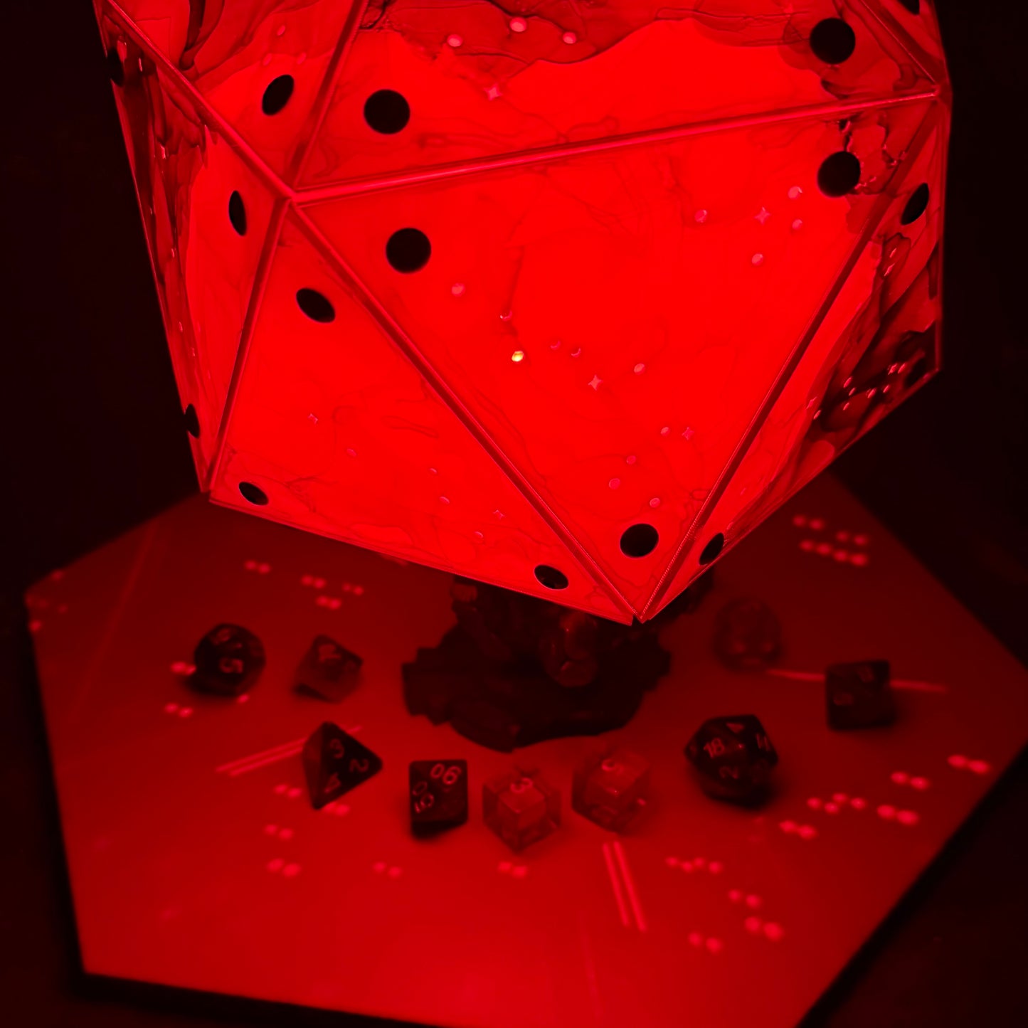 Amaze: A Handpainted Driftglobe Lamp