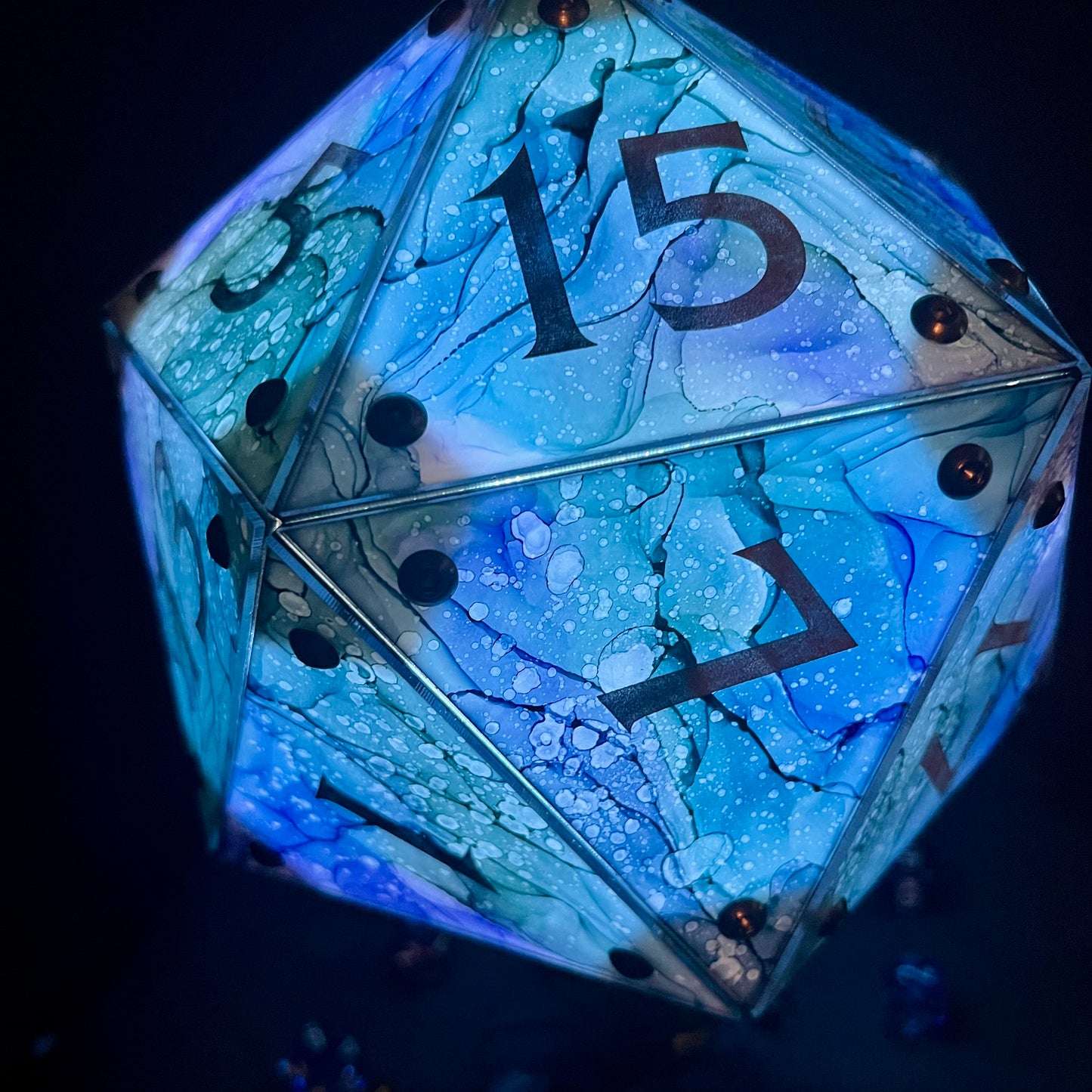 Starry Form : A Handpainted D20 Driftglobe Lamp