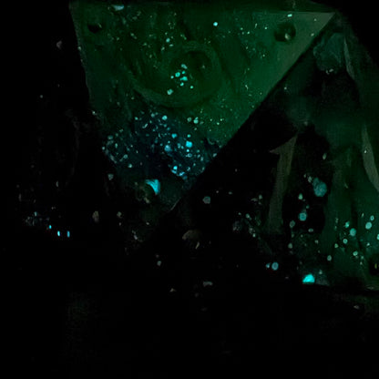 Circle of the Sea: A Handpainted D20 Driftglobe Lamp