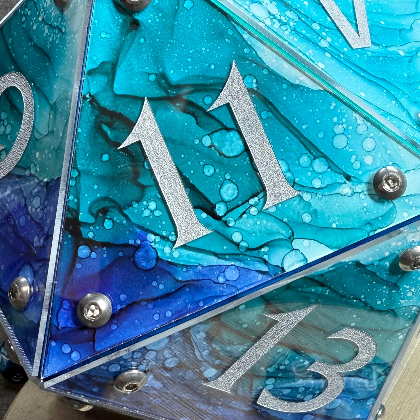 Circle of the Sea: A Handpainted D20 Driftglobe Lamp