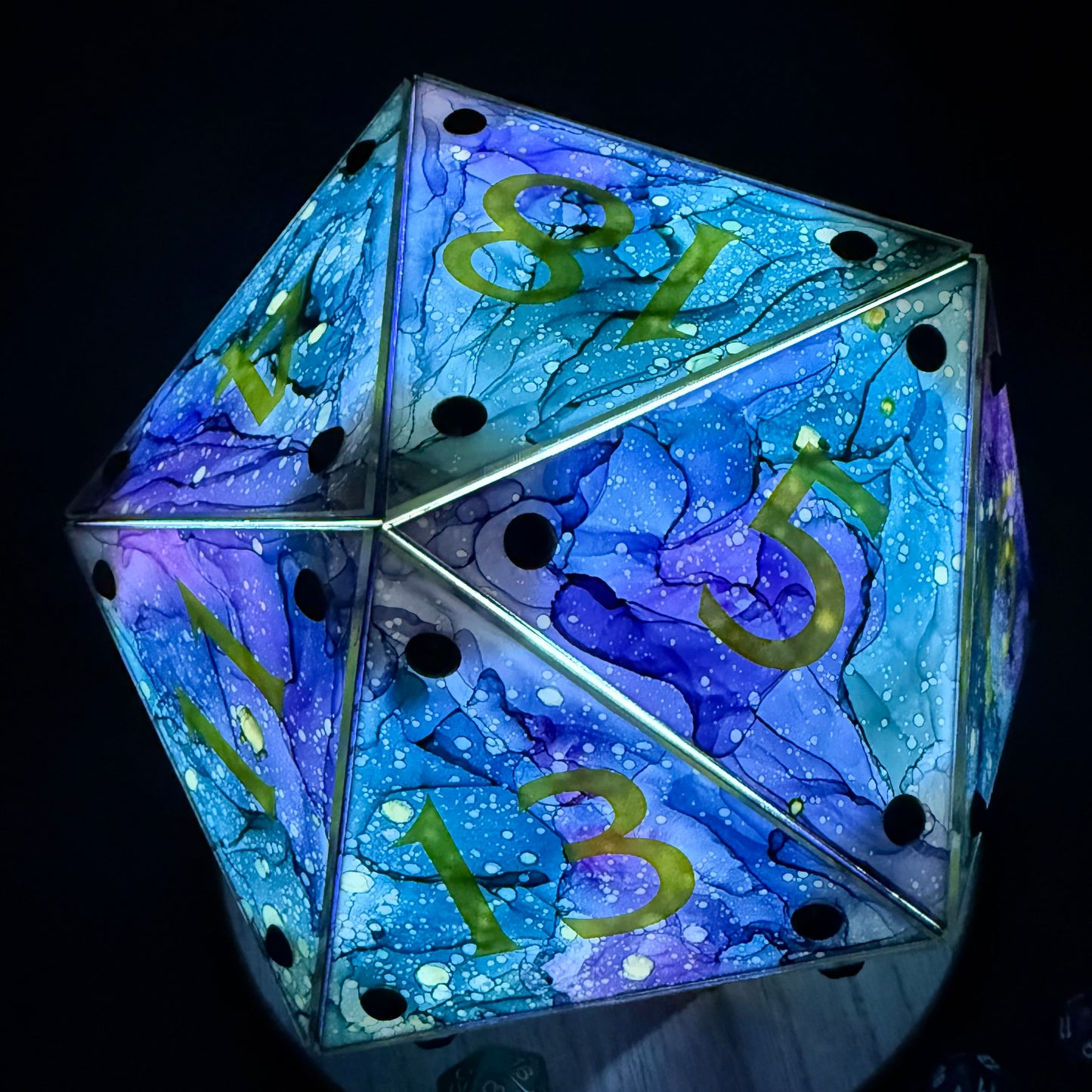 Circle of Stars: A Handpainted D20 Driftglobe Lamp