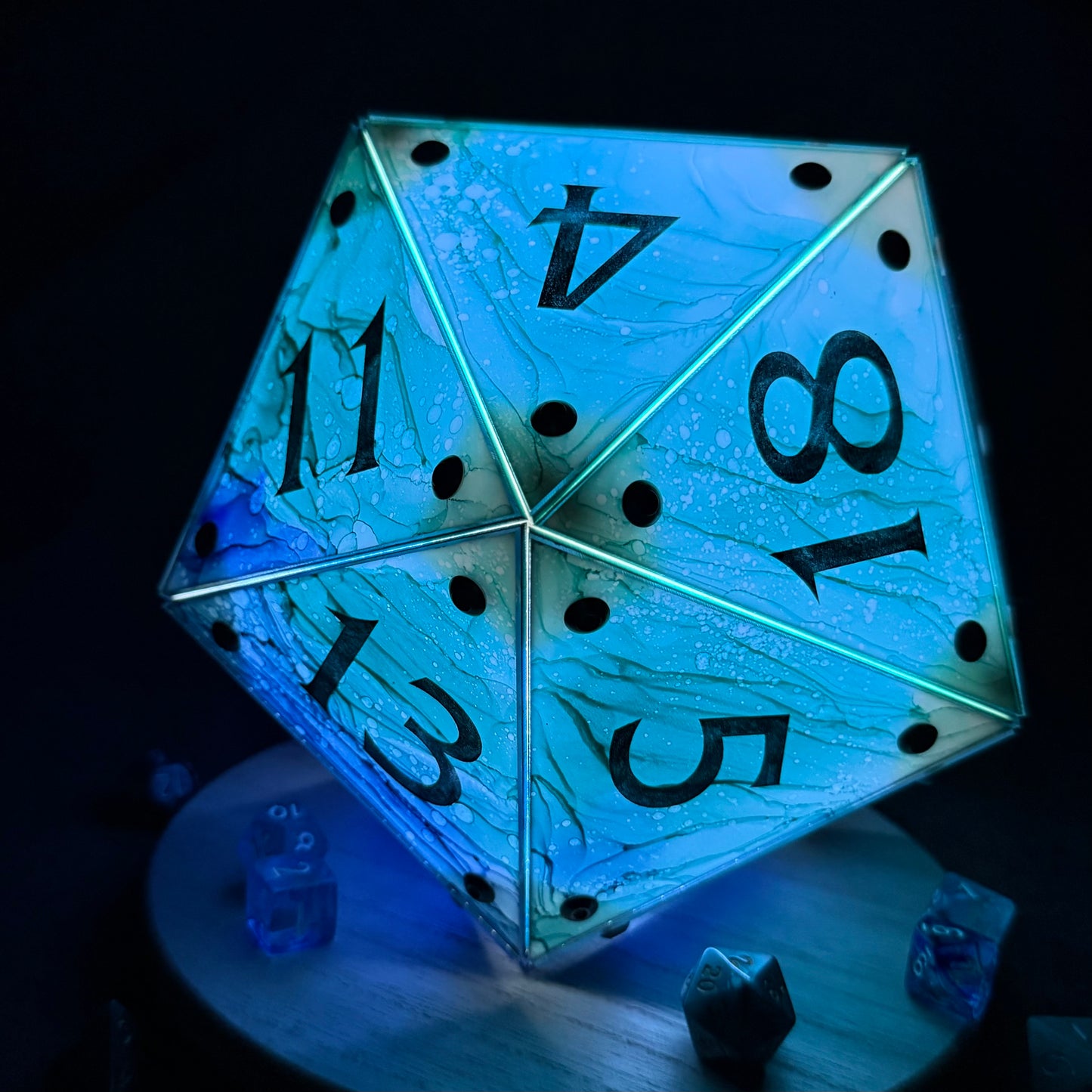 Circle of the Sea: A Handpainted D20 Driftglobe Lamp