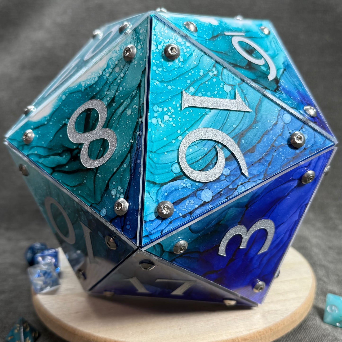 Circle of the Sea: A Handpainted D20 Driftglobe Lamp