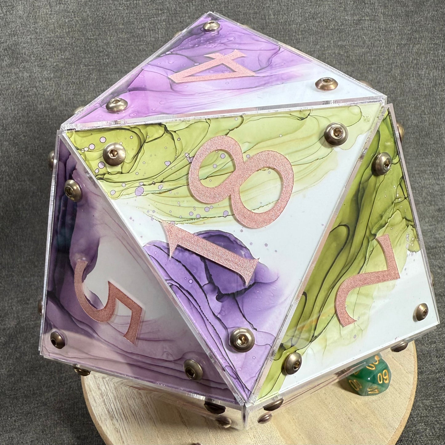 Circle of Dreams: A Handpainted D20 Driftglobe Lamp
