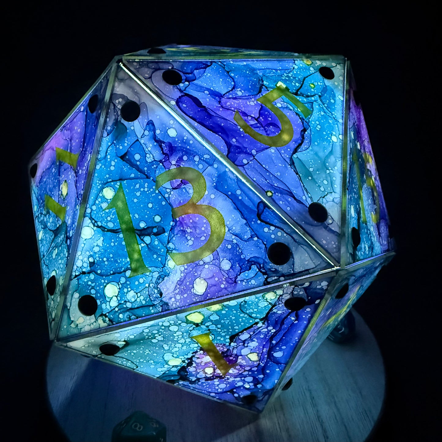 Circle of Stars: A Handpainted D20 Driftglobe Lamp