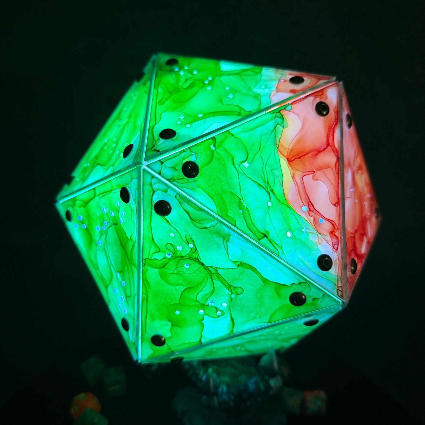 Amaze: A Handpainted Driftglobe Lamp