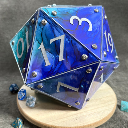 Circle of the Sea: A Handpainted D20 Driftglobe Lamp