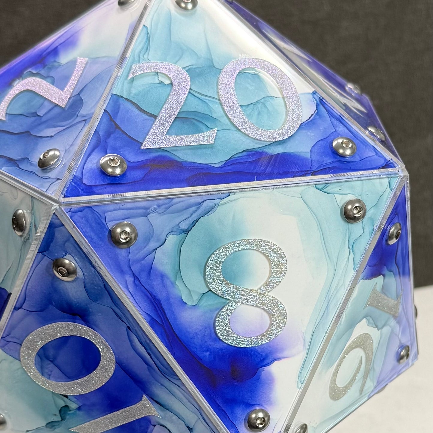 Zephyr: A Handpainted D20 Driftglobe Lamp