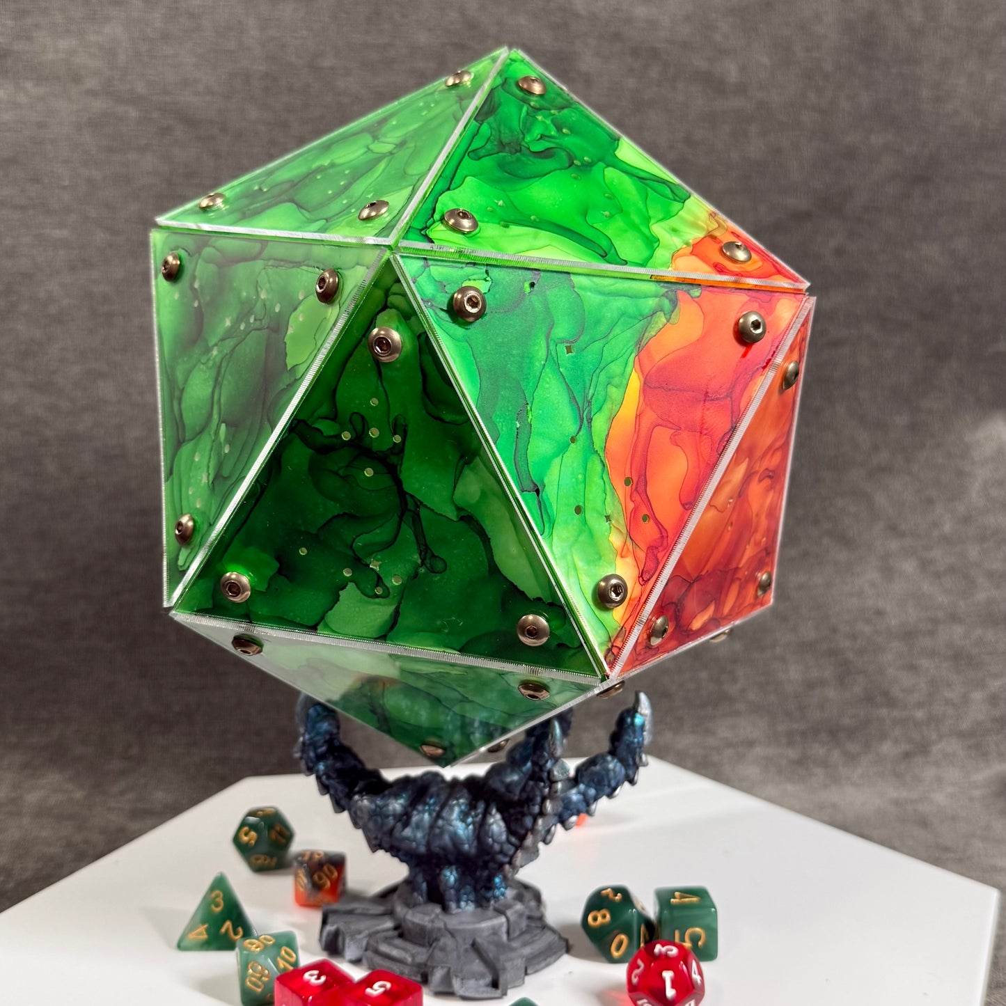 Amaze: A Handpainted Driftglobe Lamp