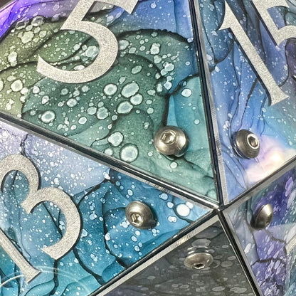 Starry Form : A Handpainted D20 Driftglobe Lamp