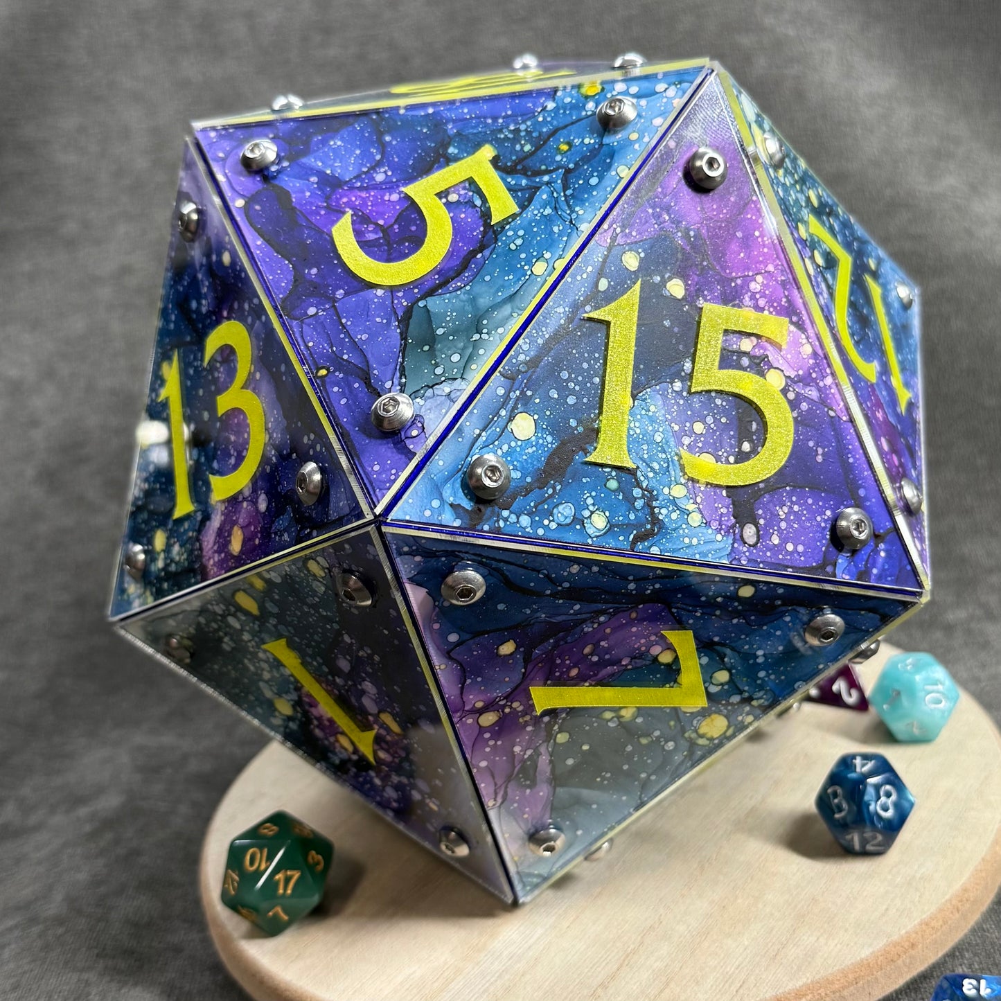 Circle of Stars: A Handpainted D20 Driftglobe Lamp