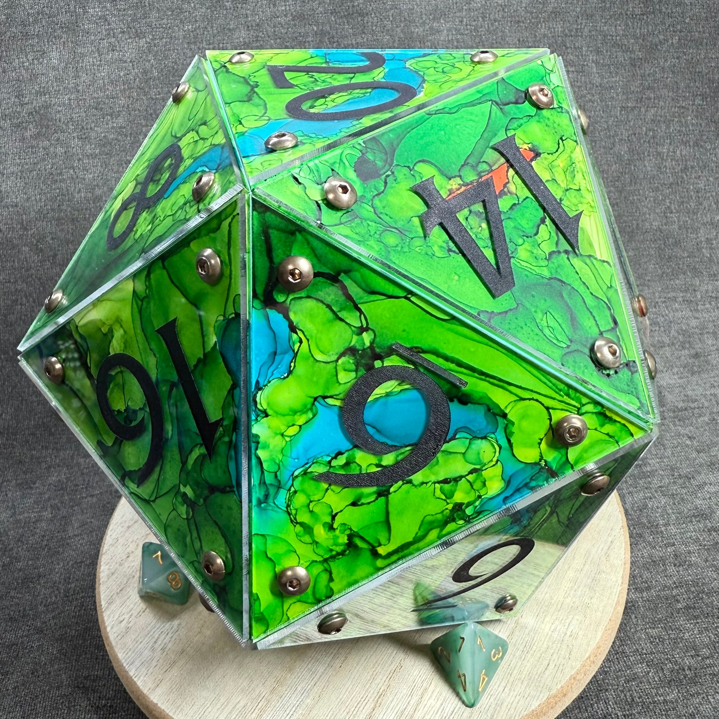 Circle of the Land: A Handpainted D20 Driftglobe Lamp